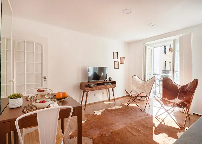 Idyllic Light-Filled Alfama Apt, By Timecooler