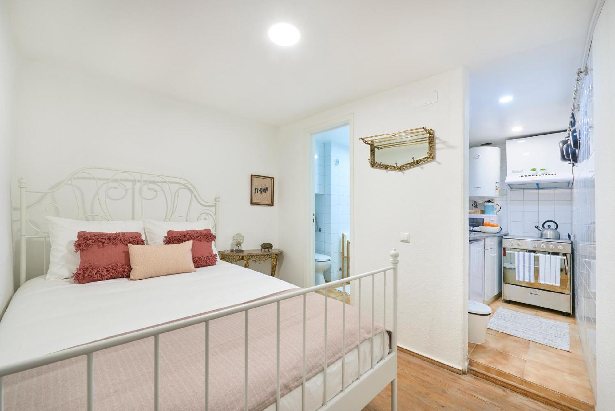 Idyllic Light-filled Alfama Apt, By Timecooler Appartement