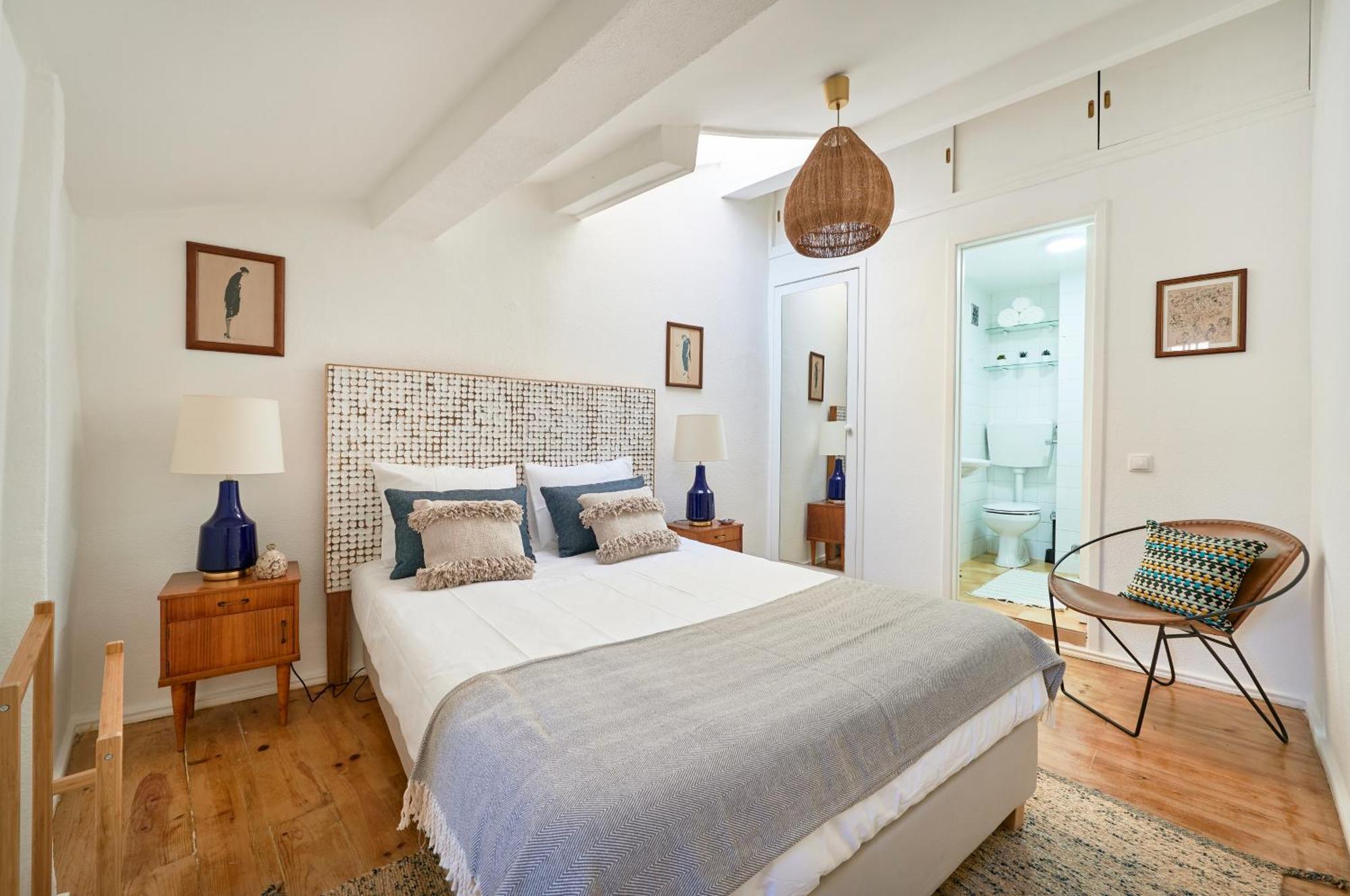 Idyllic Light-filled Alfama Apt, By Timecooler Lissabon